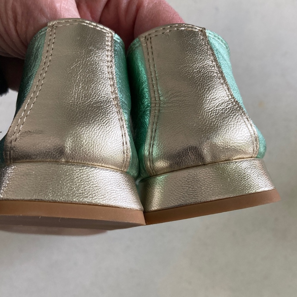 Elegant Mint Green Loafers with Gold Accents - Picture 5 of 7